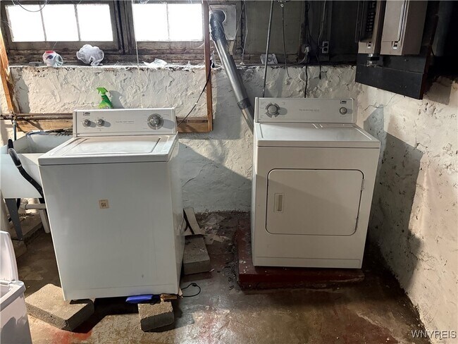 Building Photo - 424 Taunton Pl