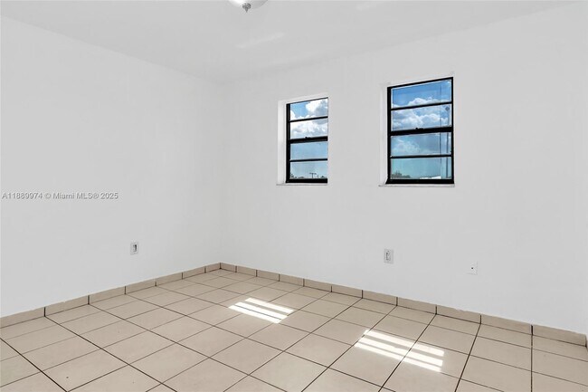 Building Photo - 3945 SW 89th Ave