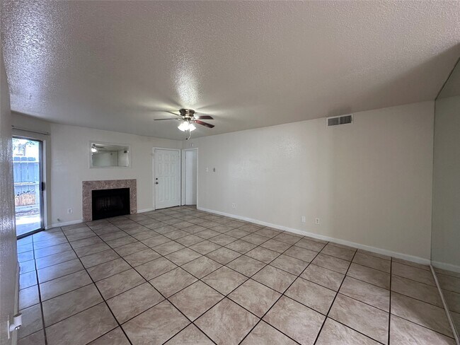 Primary Photo - 9700 Leawood Blvd