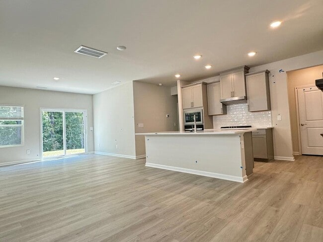 Building Photo - 433 Squirrel Oaks Ln