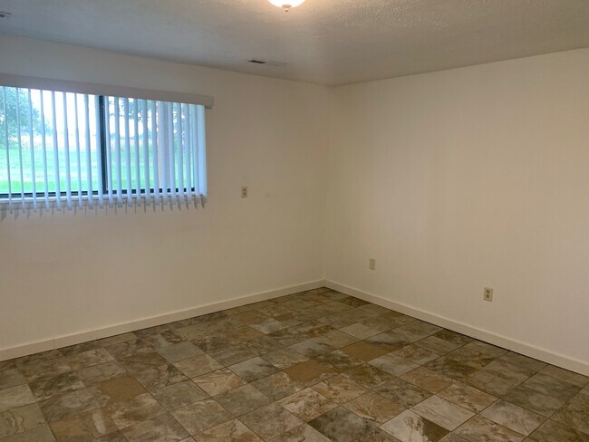 Building Photo - Country Acres