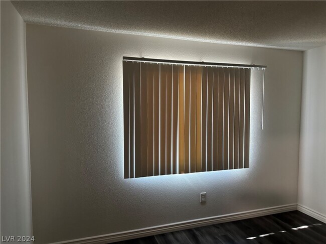 Building Photo - 1121 Willow Tree Dr