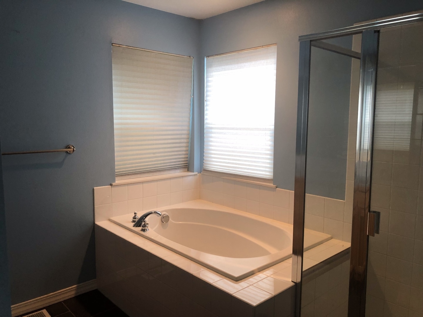 Building Photo - First Floor Master!!