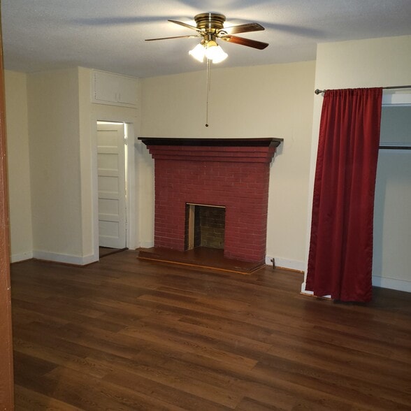 Building Photo - 114 W 7th St