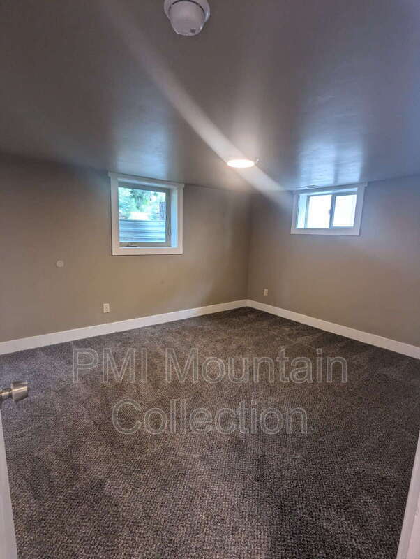 Building Photo - 249 S 400 E