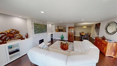 Building Photo - Stunning Bayfront 2/2.5 Condo in Montego Court