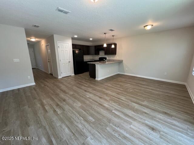 Building Photo - 689 Melba St