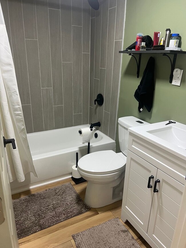 Building Photo - Great location with deeded access to Bauneg Beg Pond