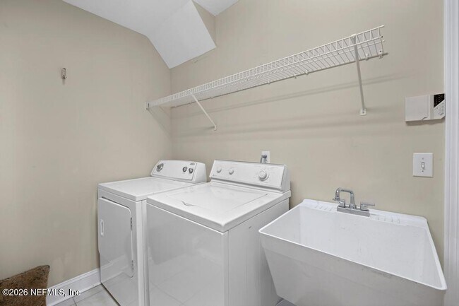 Building Photo - 137 Oak View Cir