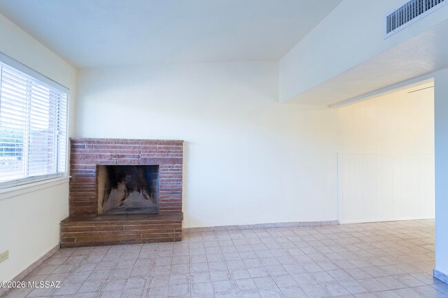 Building Photo - 535 N Cimarron St