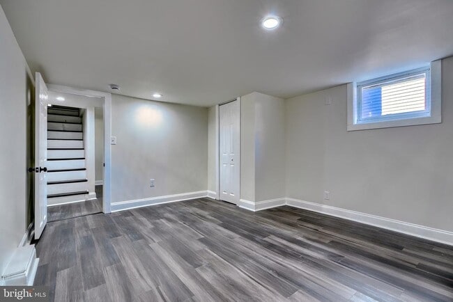 Building Photo - 6504 Rosemont Ave