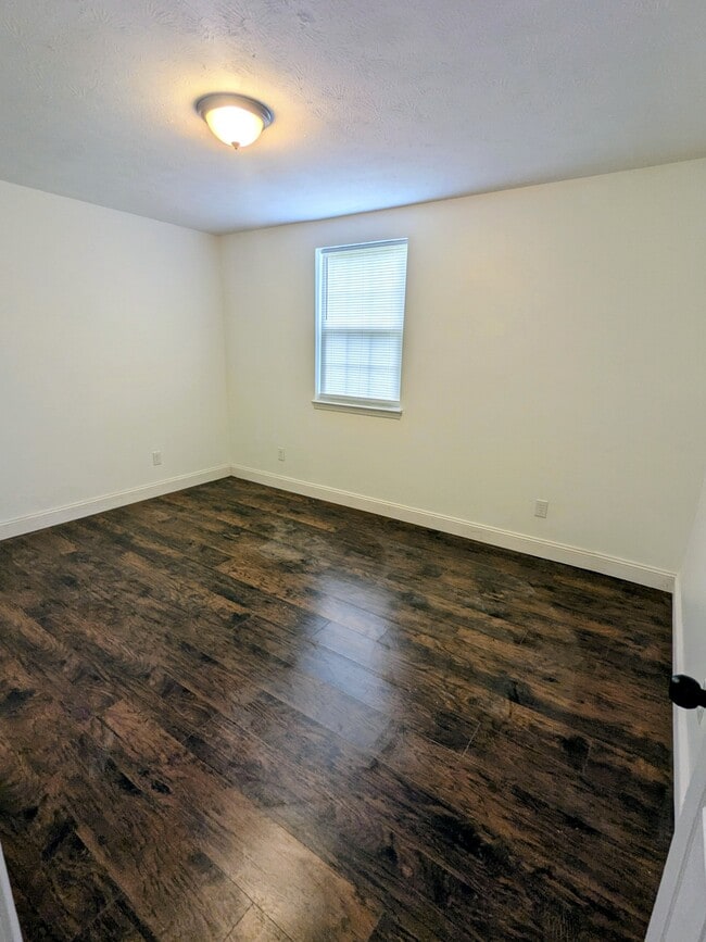 Building Photo - 2801 Reynolds Dr
