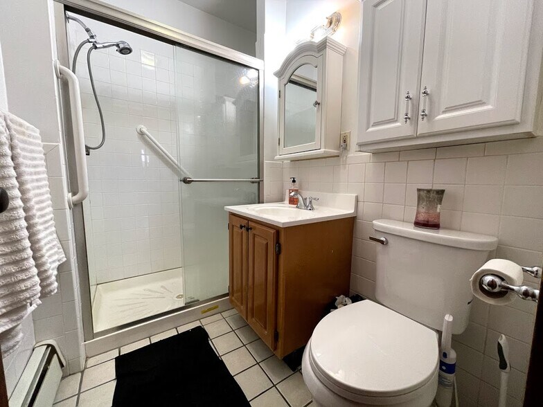 Building Photo - 2 Hillside St