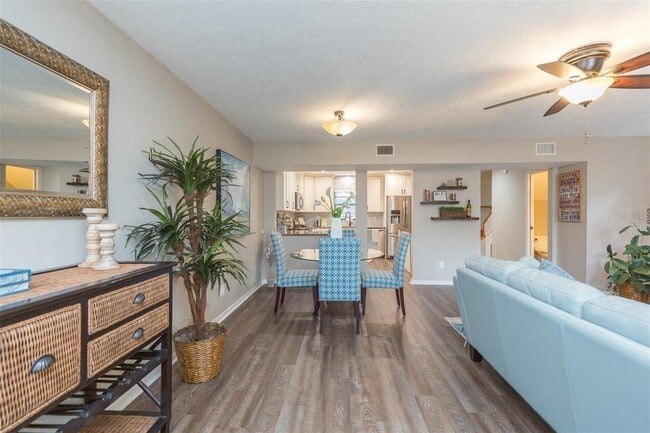 Building Photo - 702 W Bay St