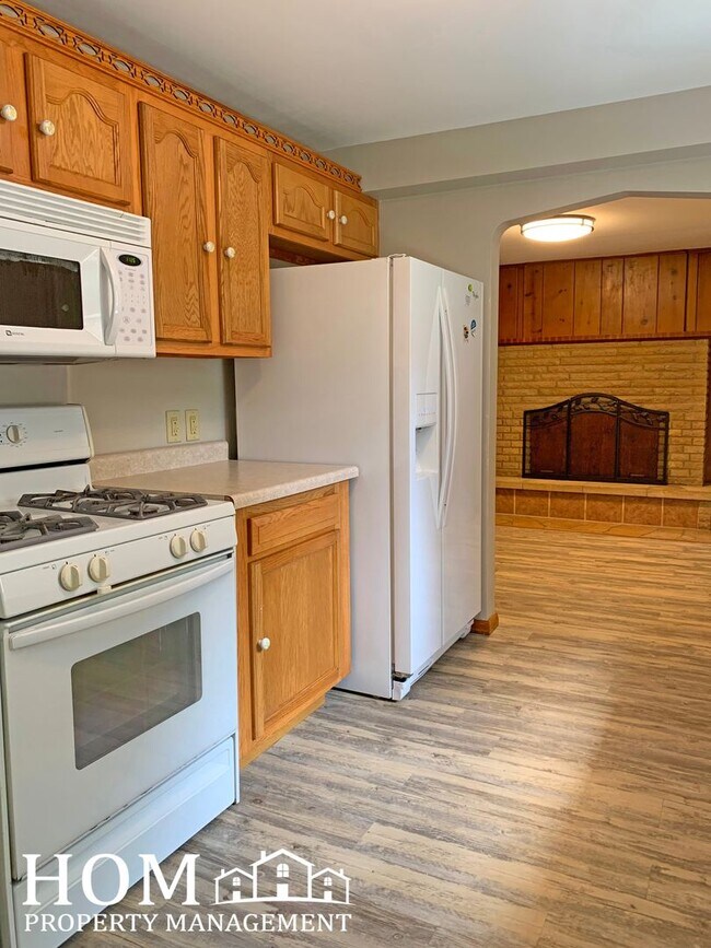 Building Photo - 4br/2ba Country House Available 7/1