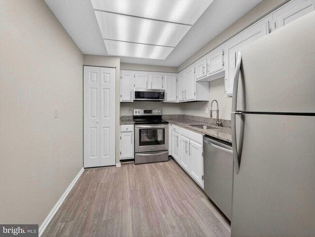 Building Photo - 7680 Tremayne Pl