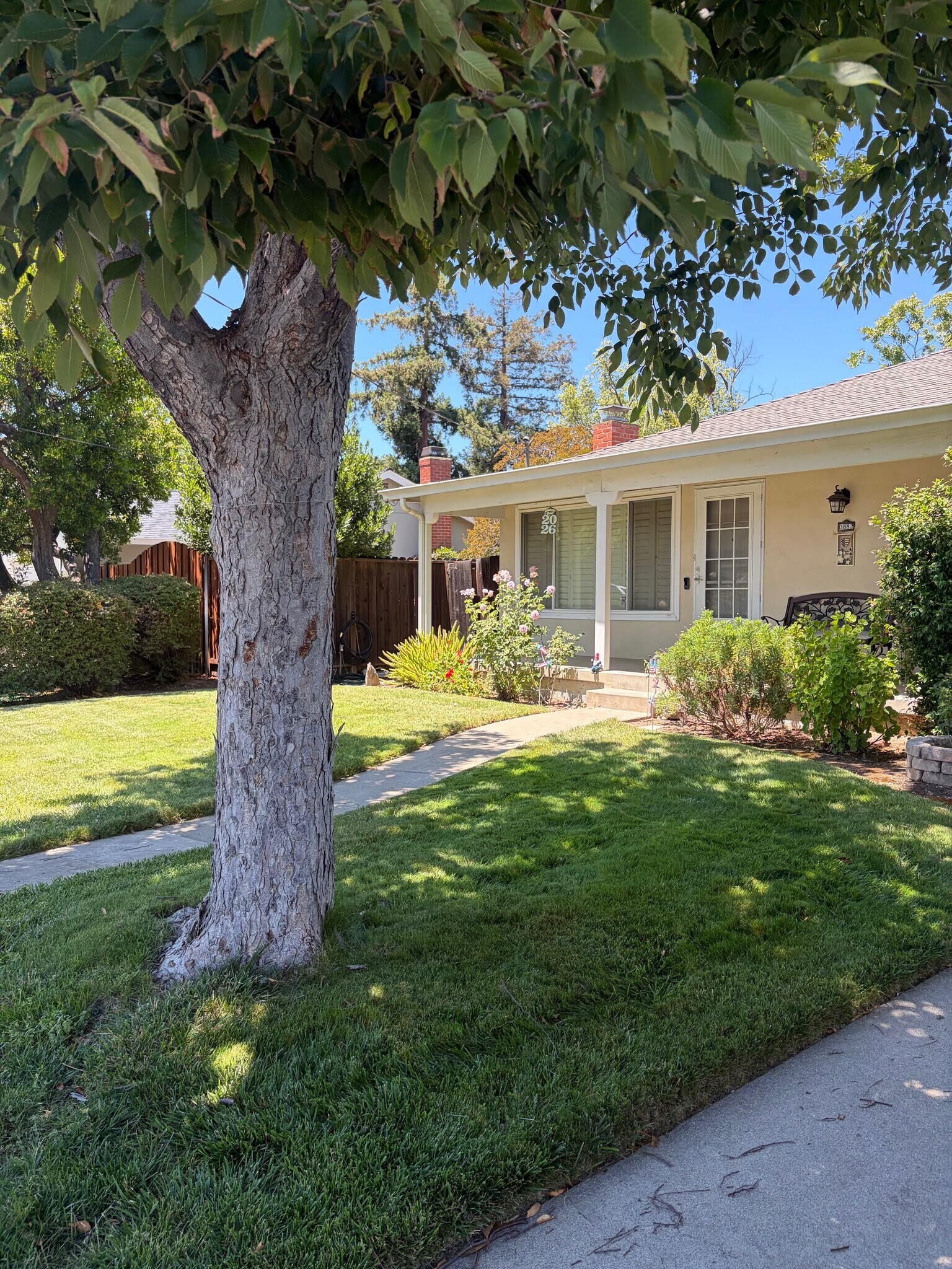 Building Photo - 3882 Yale Way