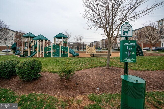 Building Photo - 6202 Davinci St