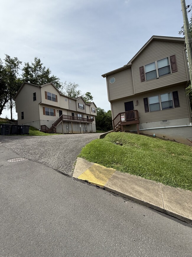 Building Photo - 861 E Saint Johns St