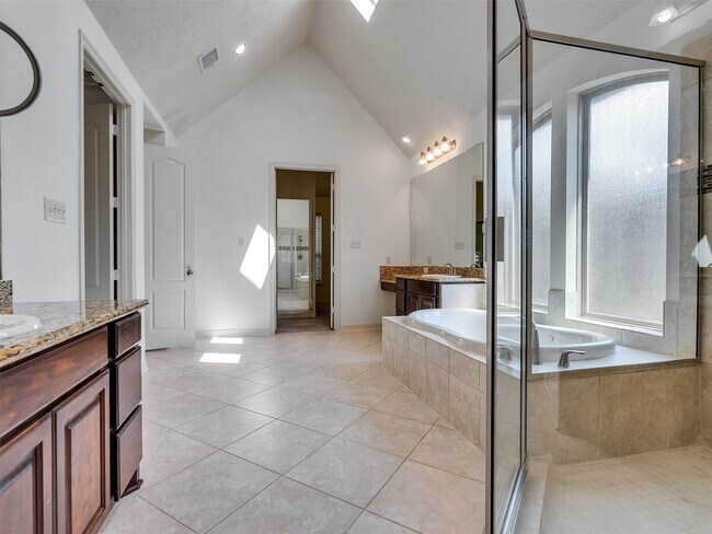 Building Photo - 28003 Iberville Glen Dr