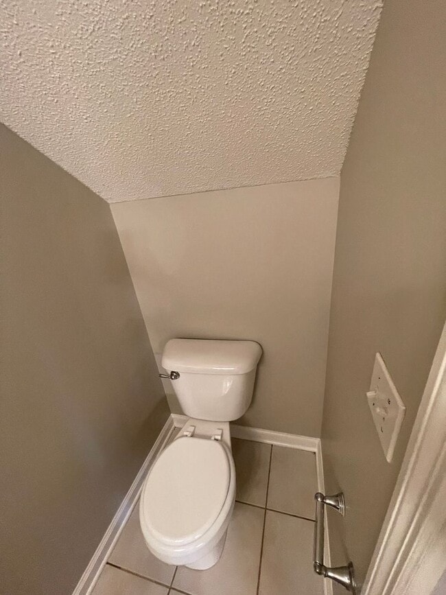 Building Photo - Courtyard Subdivision!!