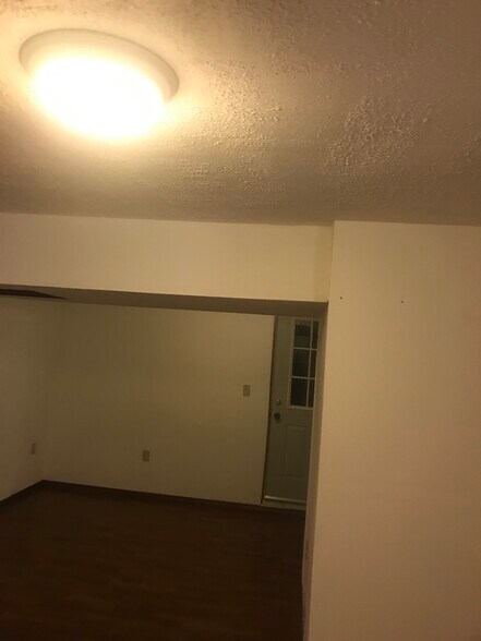 Building Photo - 16 Bowstring Way