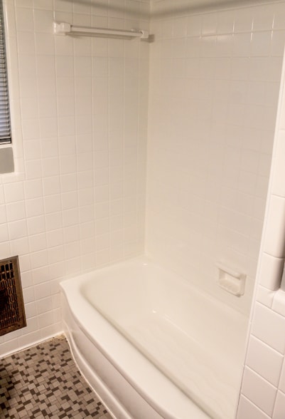 Building Photo - 334 E 65th St