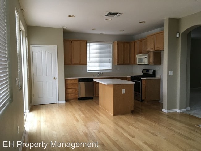 Building Photo - 9416 Dante Ct