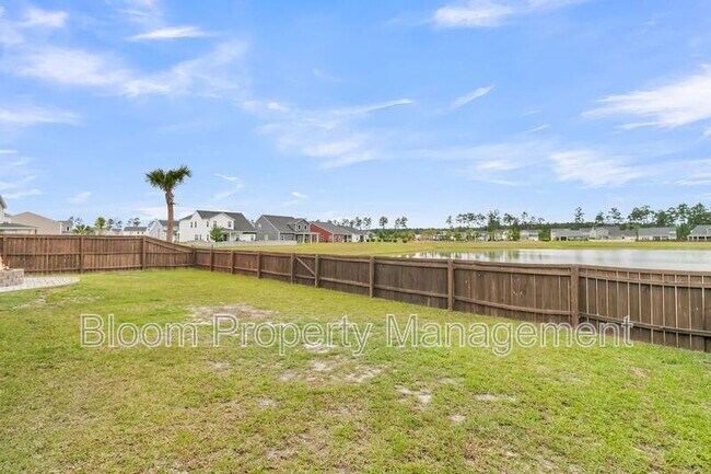 Building Photo - 450 Carrara Dr