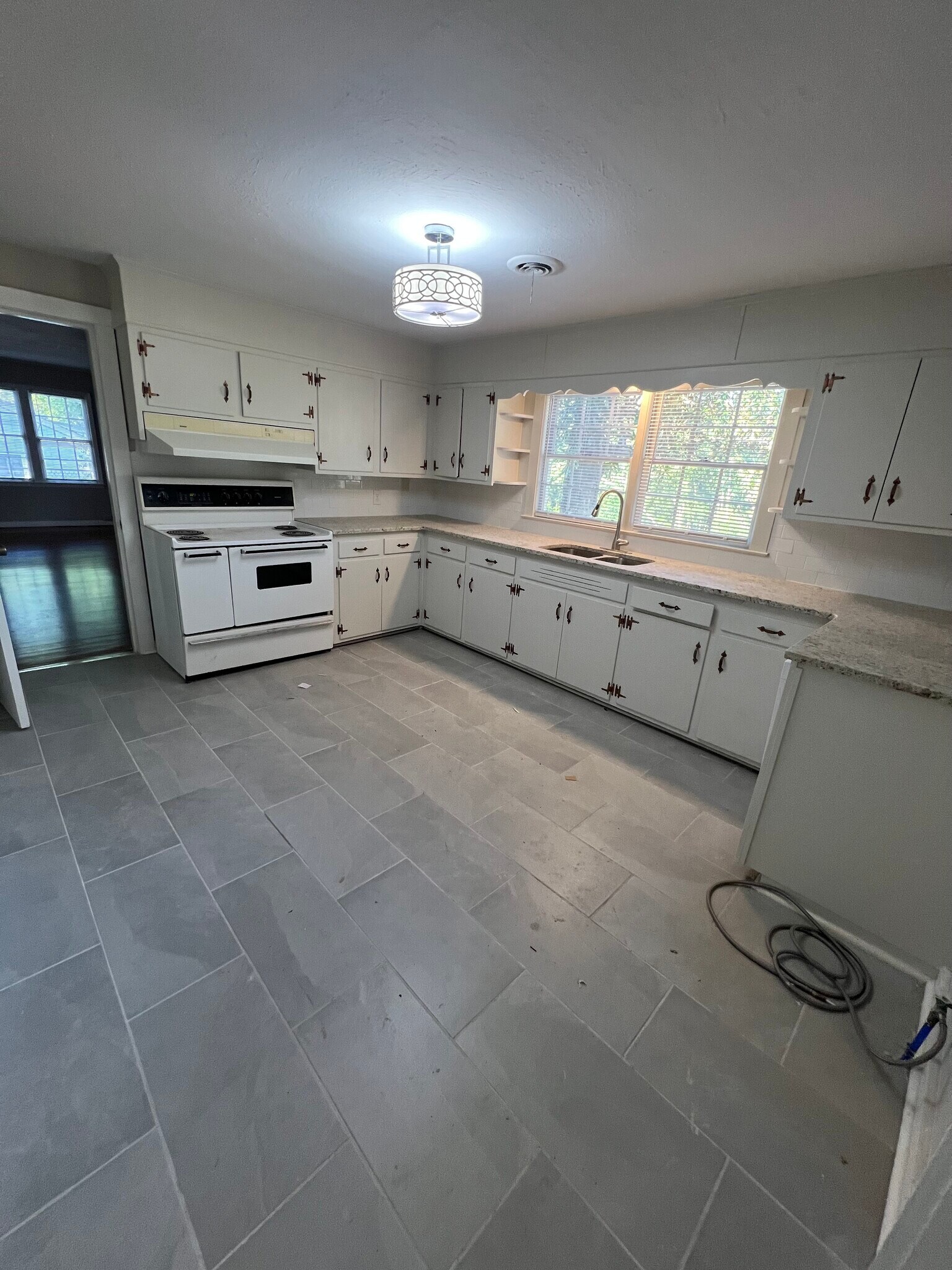 Kitchen - 323 Sally Dr