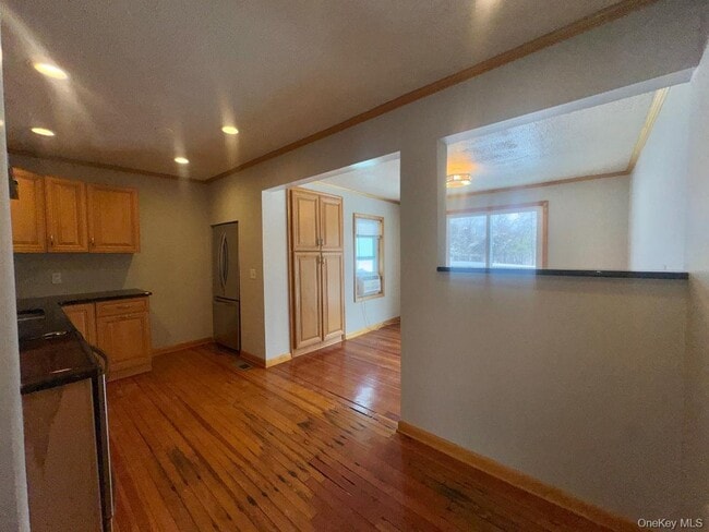 Building Photo - 16 Lake Ave