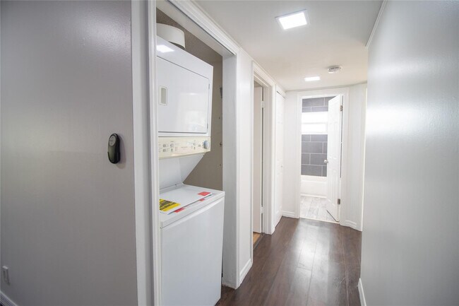 Building Photo - 8401 Royal Palm Blvd