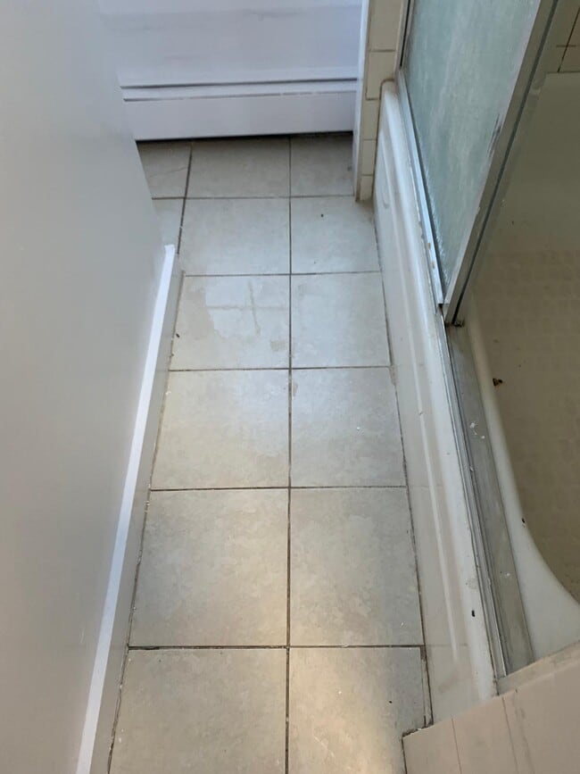 Building Photo - 70 Crescent St