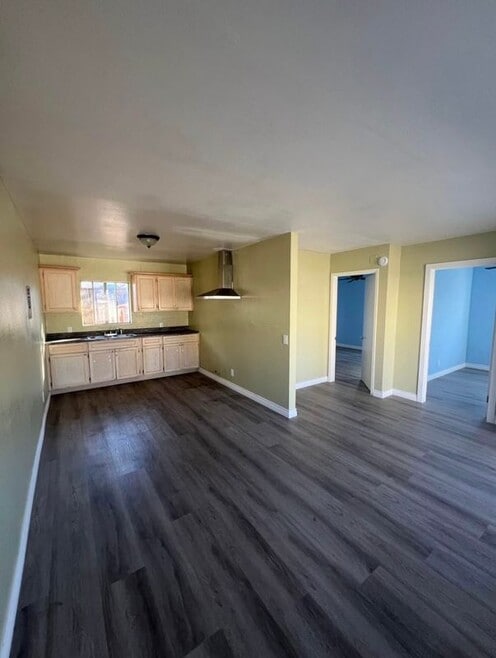 Building Photo - 539 S 5th Ave