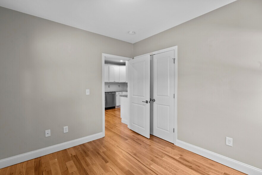 Building Photo - 376 Arnolds Neck Dr