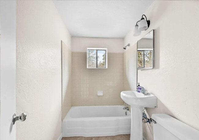 Building Photo - 2221 Curry Ln