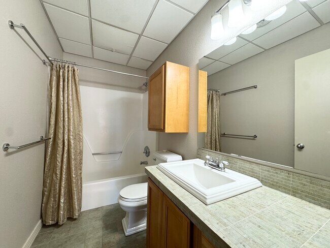 Building Photo - 609 Central St