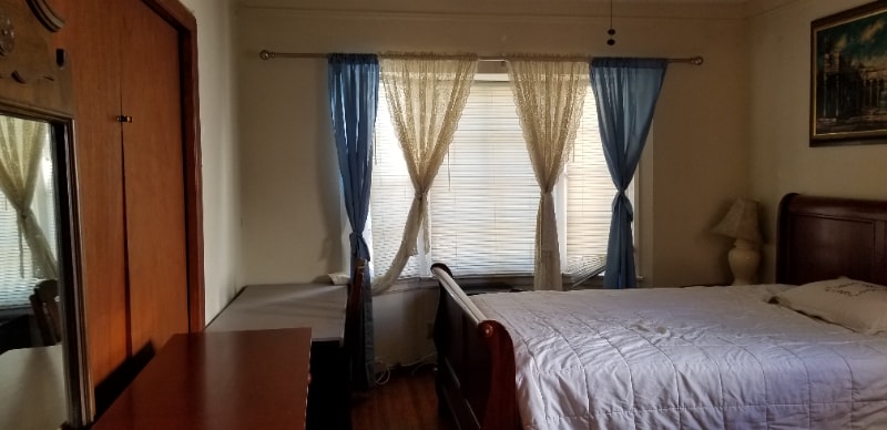 Building Photo - 206 W Cedar Ave