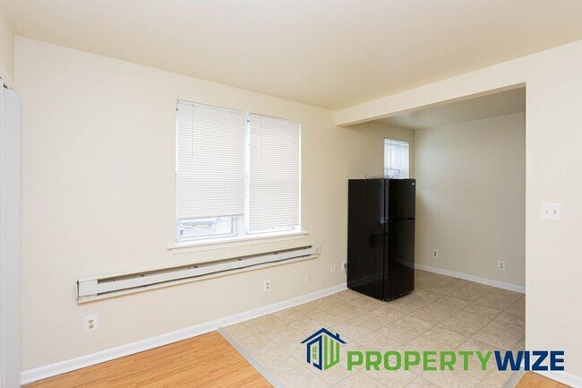 Building Photo - 7241 Holabird Avenue Apt B