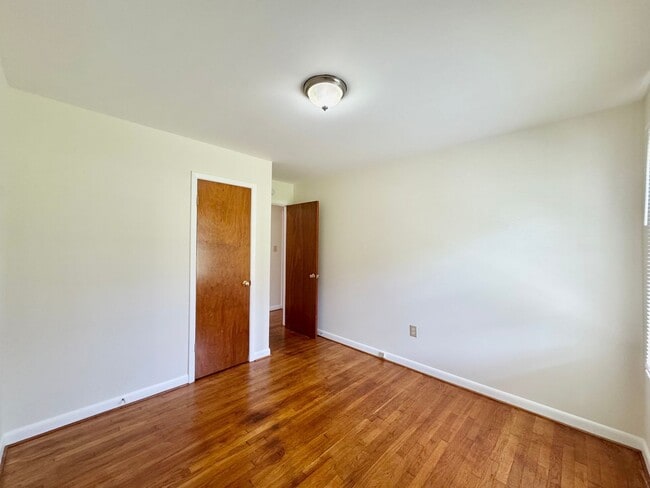 Building Photo - Southern Charm