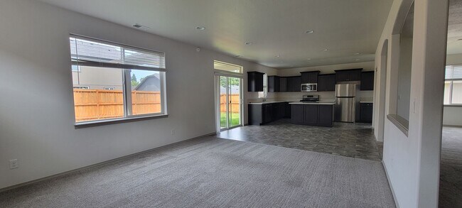 Building Photo - North Albany upgraded single family house