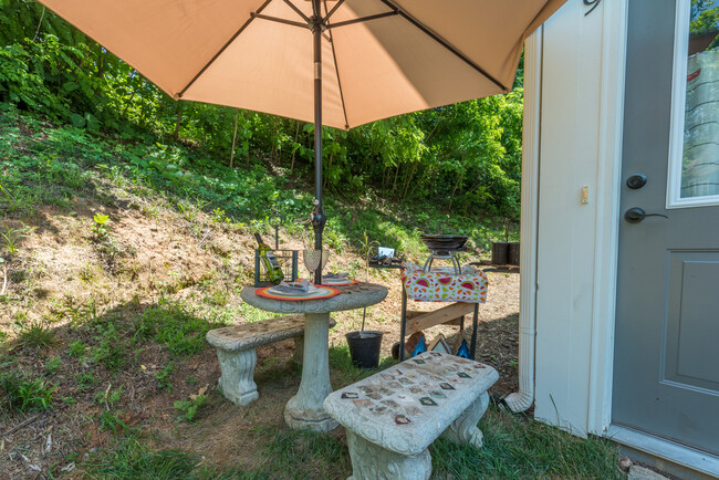 Exterior BBQ Area - 19 Plant Pl