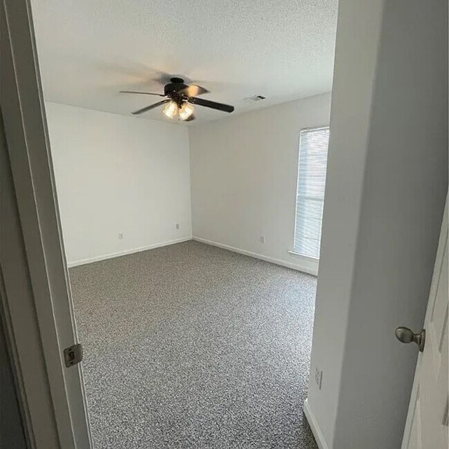 Building Photo - 568 Marshview Dr