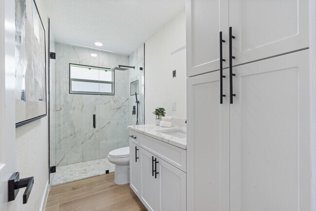 Building Photo - 930 Rutherford Ln