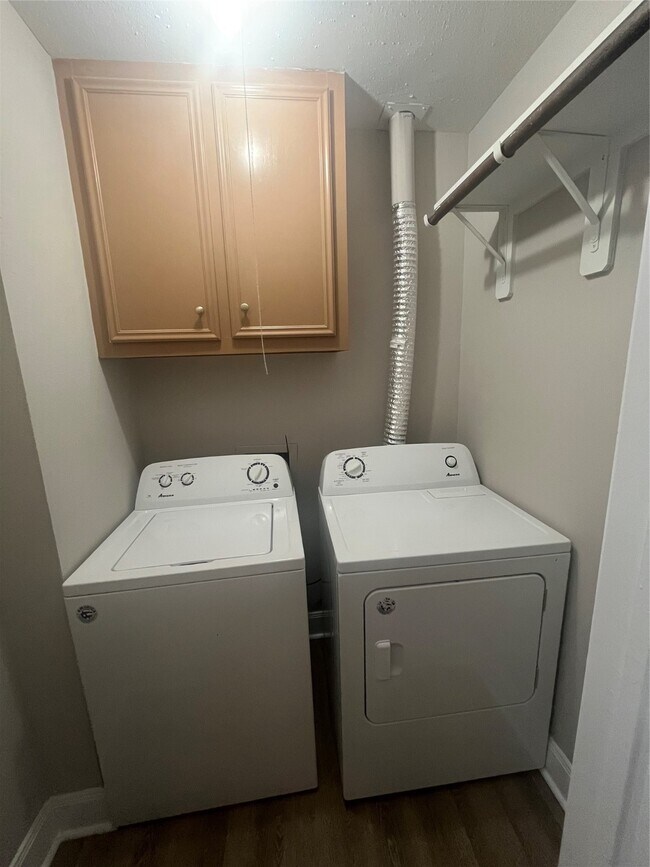 Building Photo - 6387 S Briar Bayou Dr