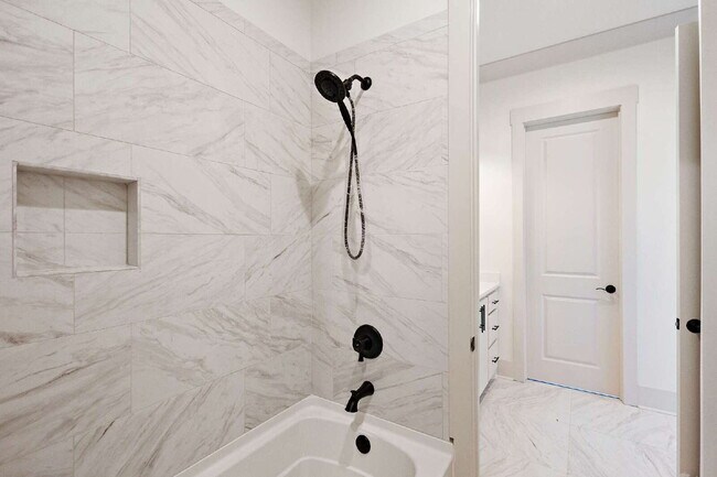 Building Photo - Luxury Townhome for Rent in Waterpointe | 3 Bed | 2.5 Bath | Private Courtyard