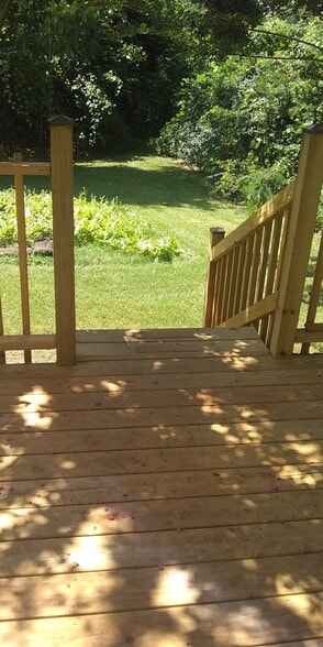 Building Photo - 131 E 5th St