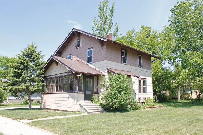 Primary Photo - 502 12th Ave