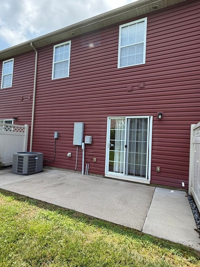 Building Photo - 3BR/2.5BA Townhome in Prime Location