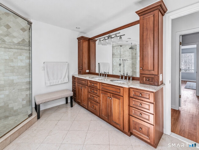 Building Photo - 553 Judd Rd